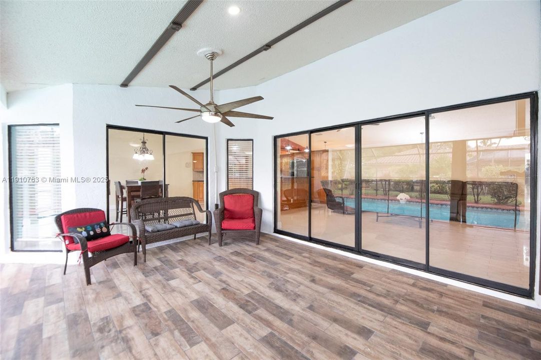 На продажу: $825,999 (4 спален, 3 ванн, 2474 Квадратных фут)