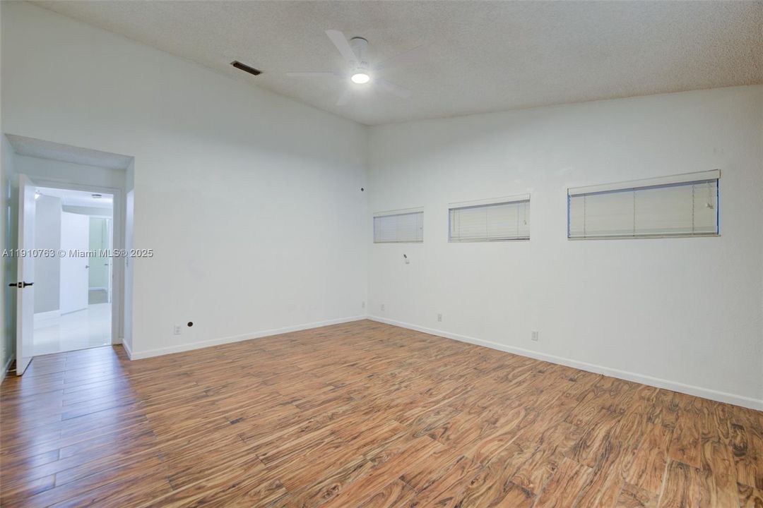 На продажу: $825,999 (4 спален, 3 ванн, 2474 Квадратных фут)