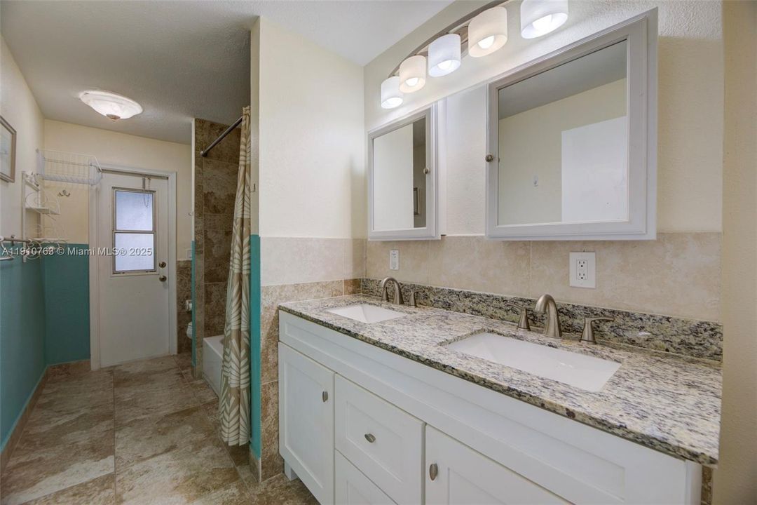 На продажу: $825,999 (4 спален, 3 ванн, 2474 Квадратных фут)