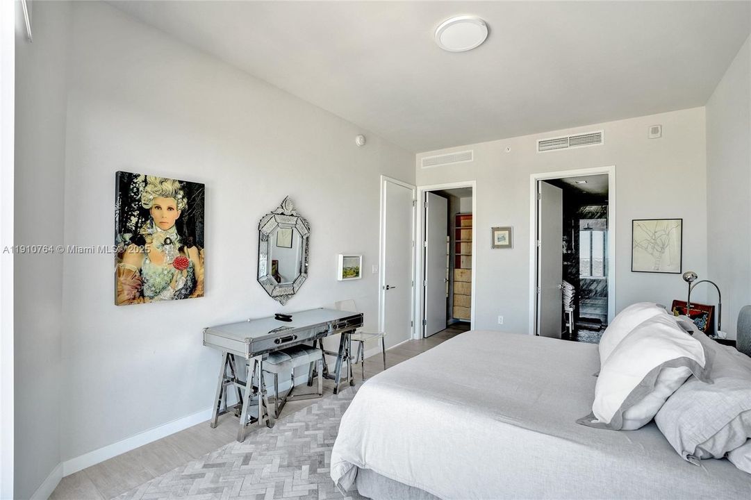 Под контрактом: $1,650,000 (2 спален, 2 ванн, 1107 Квадратных фут)