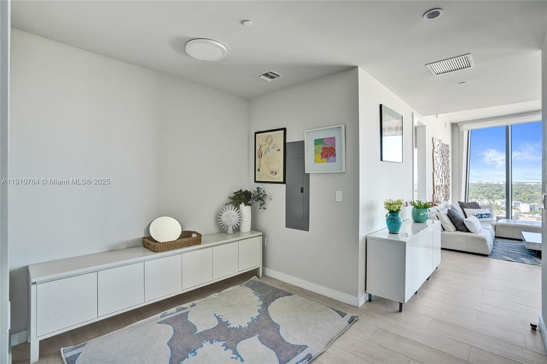 Под контрактом: $1,650,000 (2 спален, 2 ванн, 1107 Квадратных фут)