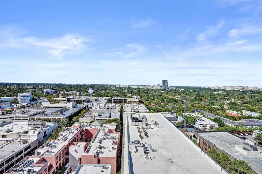 Под контрактом: $1,650,000 (2 спален, 2 ванн, 1107 Квадратных фут)