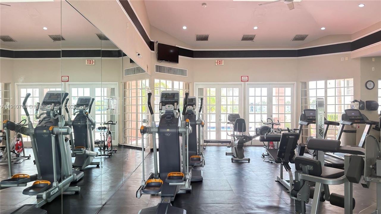 合同活跃: $1,600 (1 贝兹, 1 浴室, 804 平方英尺)