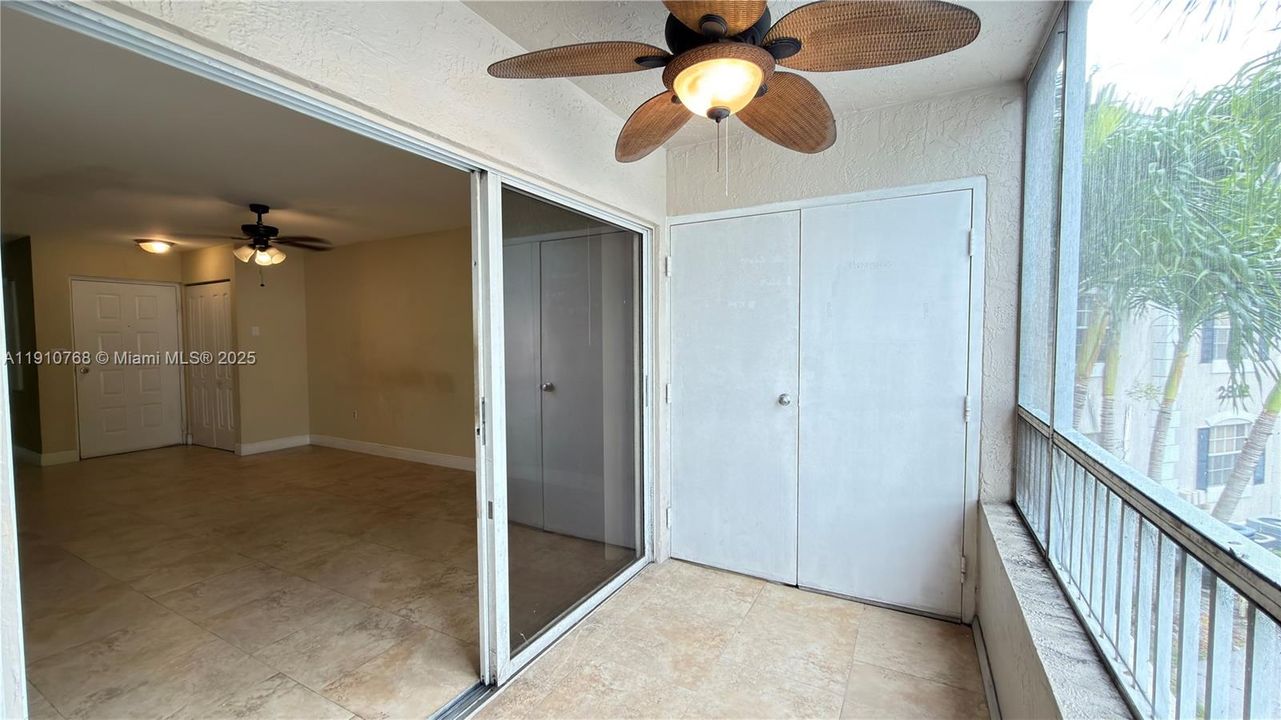 合同活跃: $1,600 (1 贝兹, 1 浴室, 804 平方英尺)