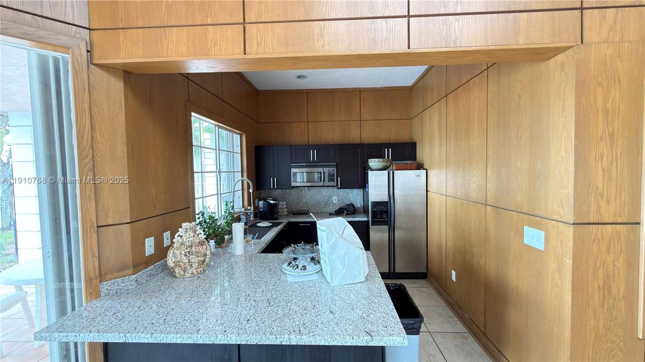 合同活跃: $1,600 (1 贝兹, 1 浴室, 804 平方英尺)