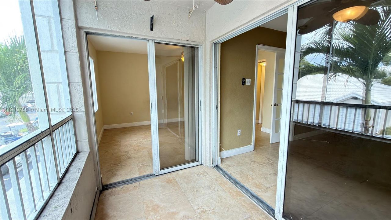 合同活跃: $1,600 (1 贝兹, 1 浴室, 804 平方英尺)