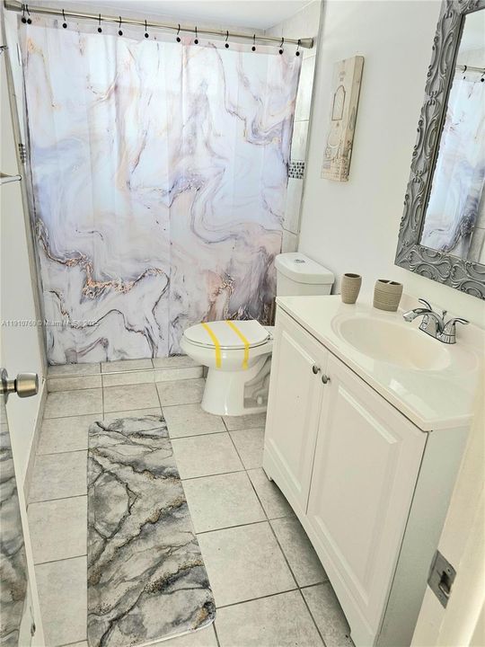 合同活跃: $119,000 (1 贝兹, 1 浴室, 860 平方英尺)