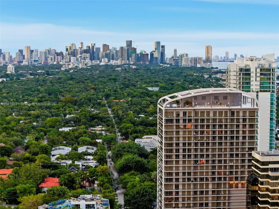 合同活跃: $1,650,000 (2 贝兹, 2 浴室, 1055 平方英尺)