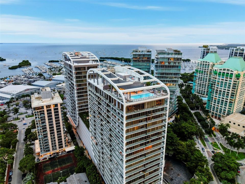 合同活跃: $1,650,000 (2 贝兹, 2 浴室, 1055 平方英尺)