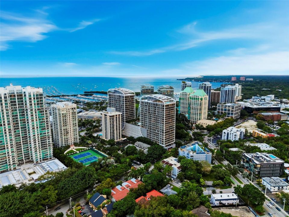 合同活跃: $1,650,000 (2 贝兹, 2 浴室, 1055 平方英尺)