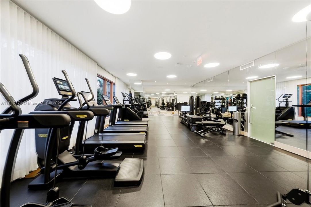 合同活跃: $1,650,000 (2 贝兹, 2 浴室, 1055 平方英尺)