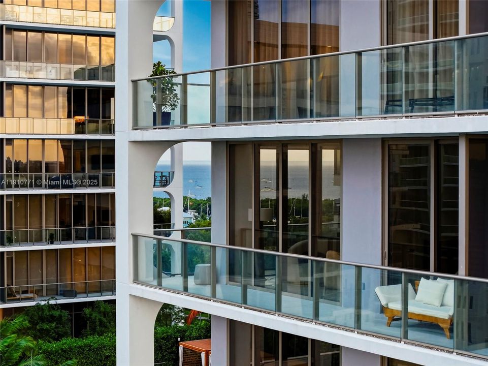 合同活跃: $1,650,000 (2 贝兹, 2 浴室, 1055 平方英尺)