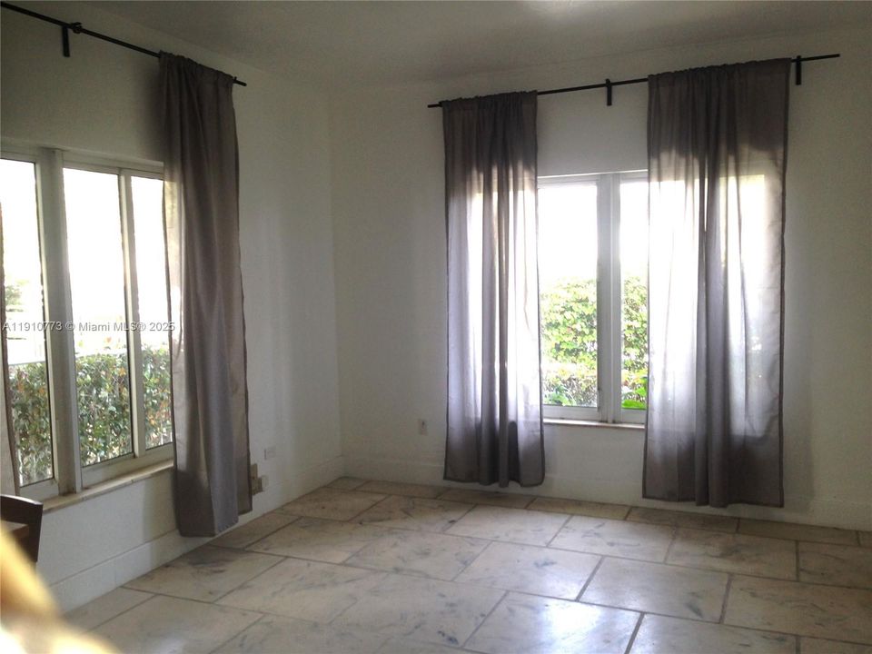 For Rent: $1,700 (1 beds, 1 baths, 510 Square Feet)