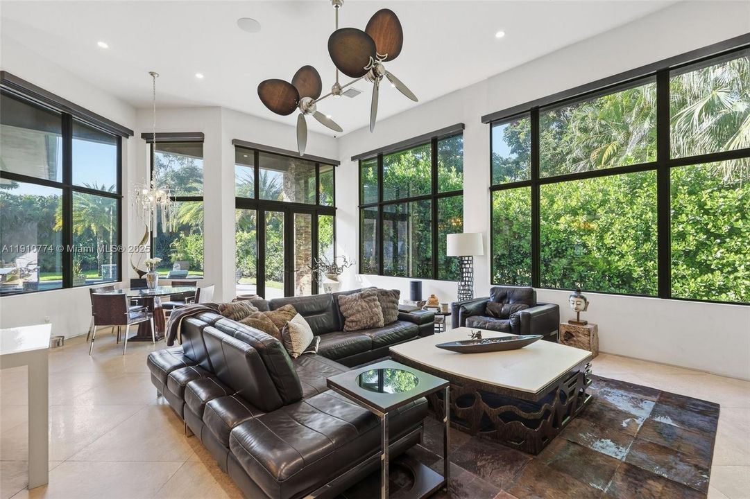 En Venta: $2,799,000 (4 camas, 4 baños, 4350 Pies cuadrados)