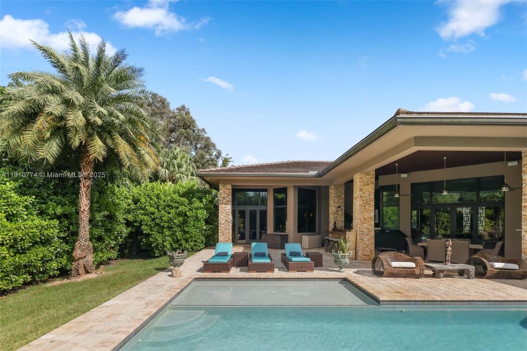 En Venta: $2,799,000 (4 camas, 4 baños, 4350 Pies cuadrados)