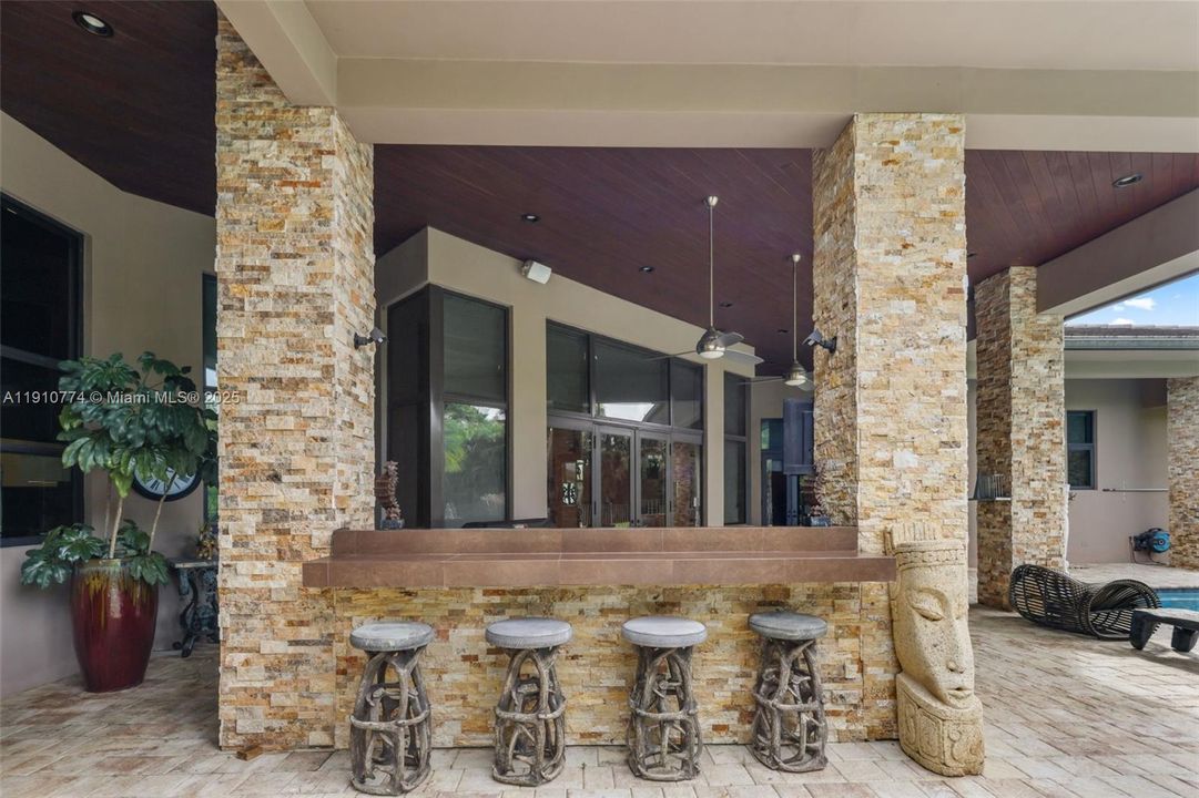 En Venta: $2,799,000 (4 camas, 4 baños, 4350 Pies cuadrados)