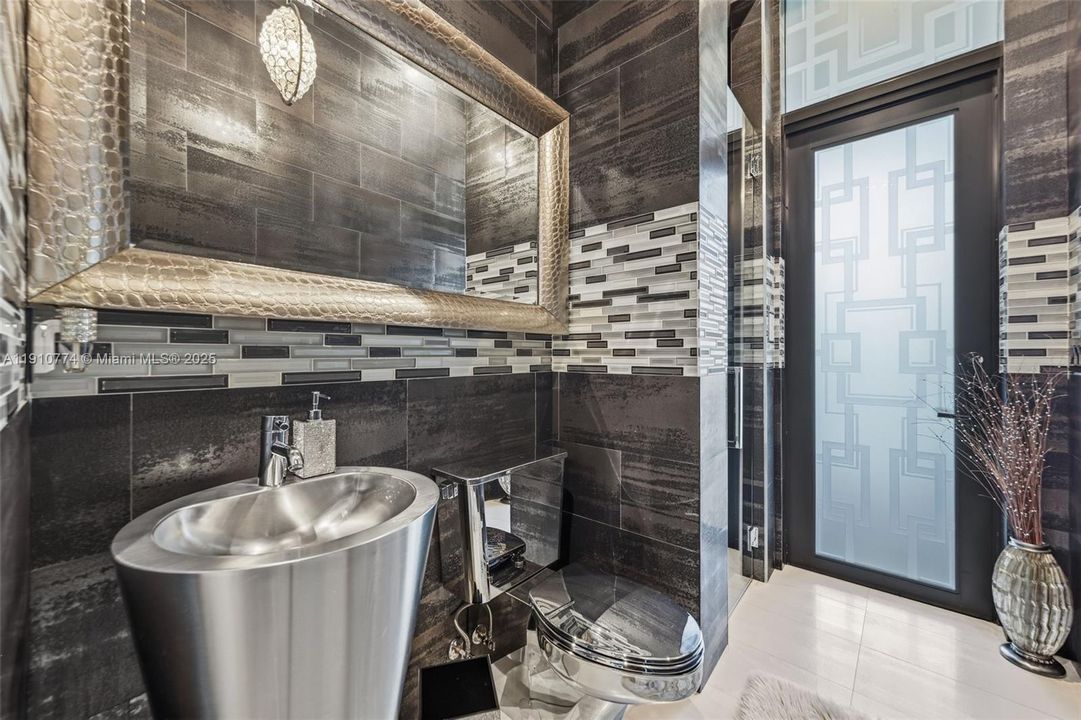 En Venta: $2,799,000 (4 camas, 4 baños, 4350 Pies cuadrados)