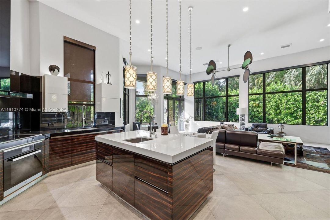 En Venta: $2,799,000 (4 camas, 4 baños, 4350 Pies cuadrados)