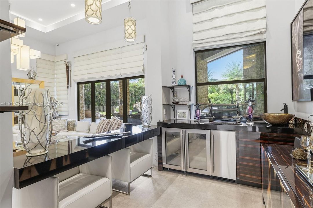 En Venta: $2,799,000 (4 camas, 4 baños, 4350 Pies cuadrados)