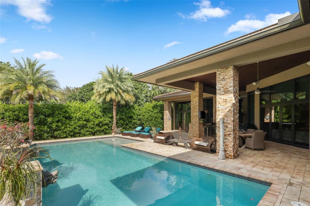 En Venta: $2,799,000 (4 camas, 4 baños, 4350 Pies cuadrados)