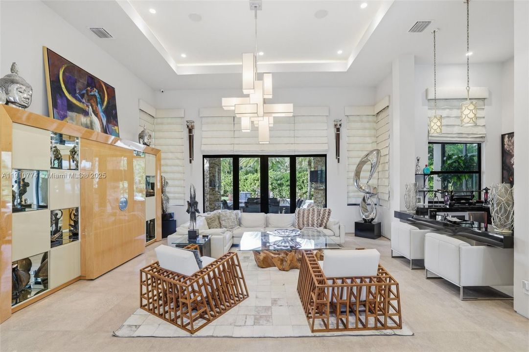 En Venta: $2,799,000 (4 camas, 4 baños, 4350 Pies cuadrados)