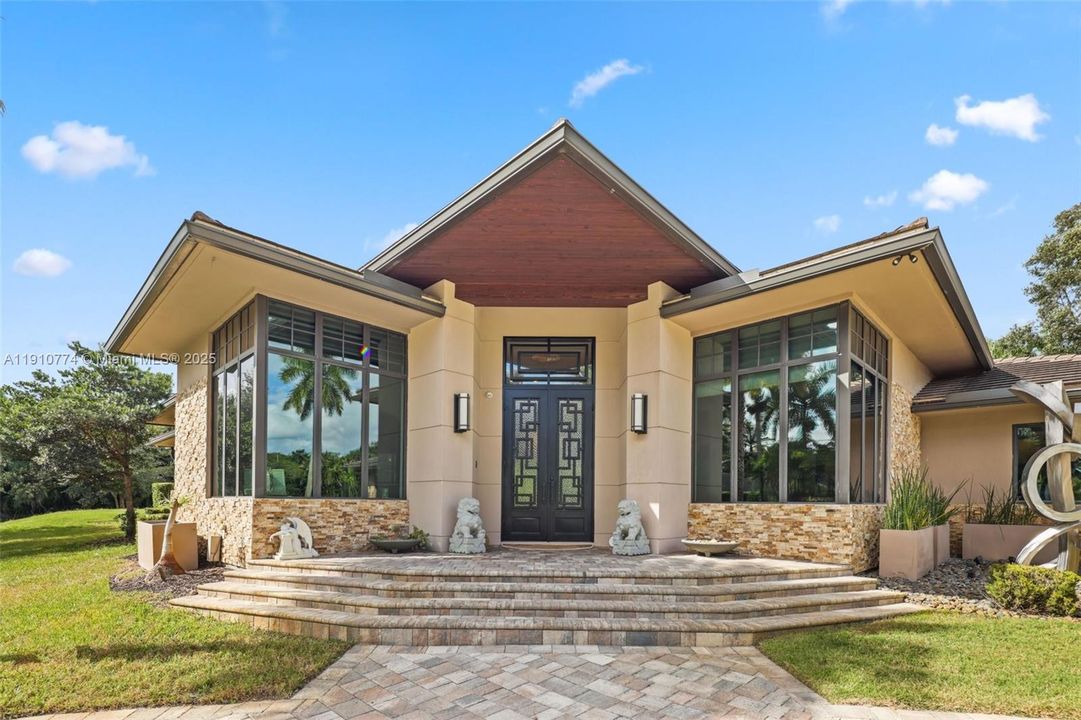 En Venta: $2,799,000 (4 camas, 4 baños, 4350 Pies cuadrados)