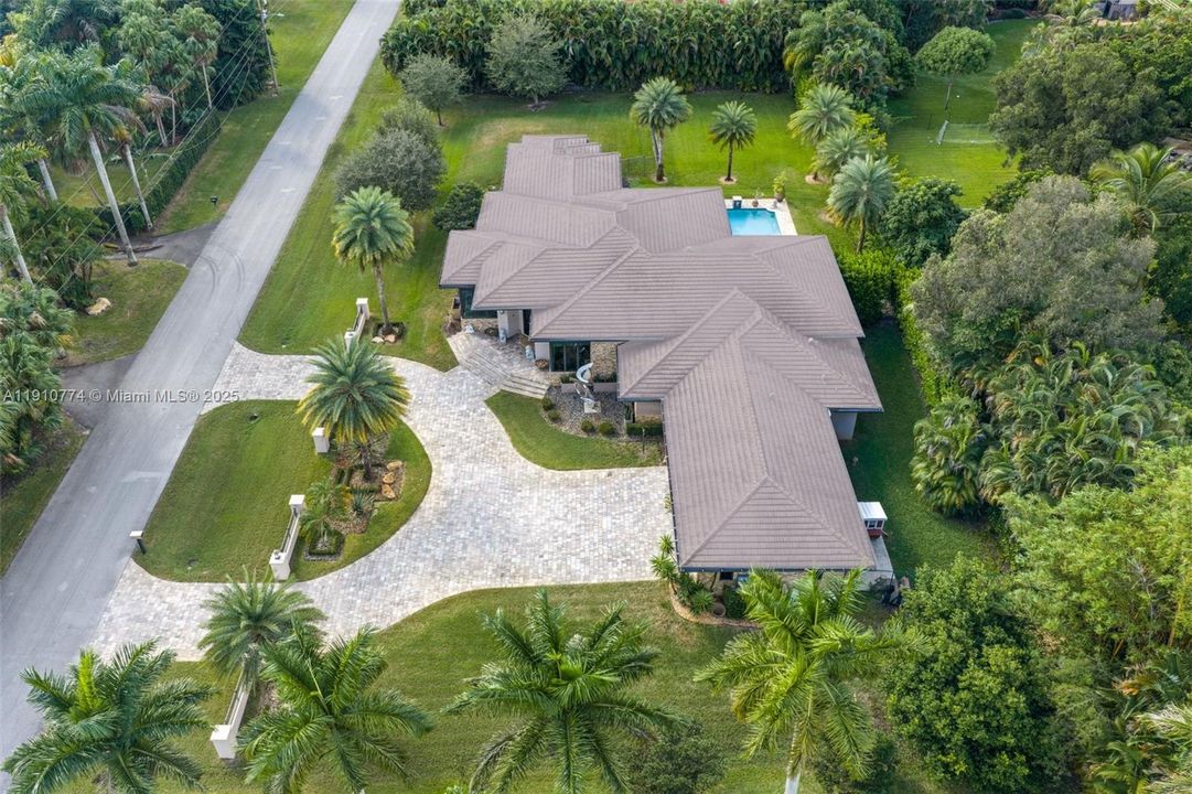 En Venta: $2,799,000 (4 camas, 4 baños, 4350 Pies cuadrados)