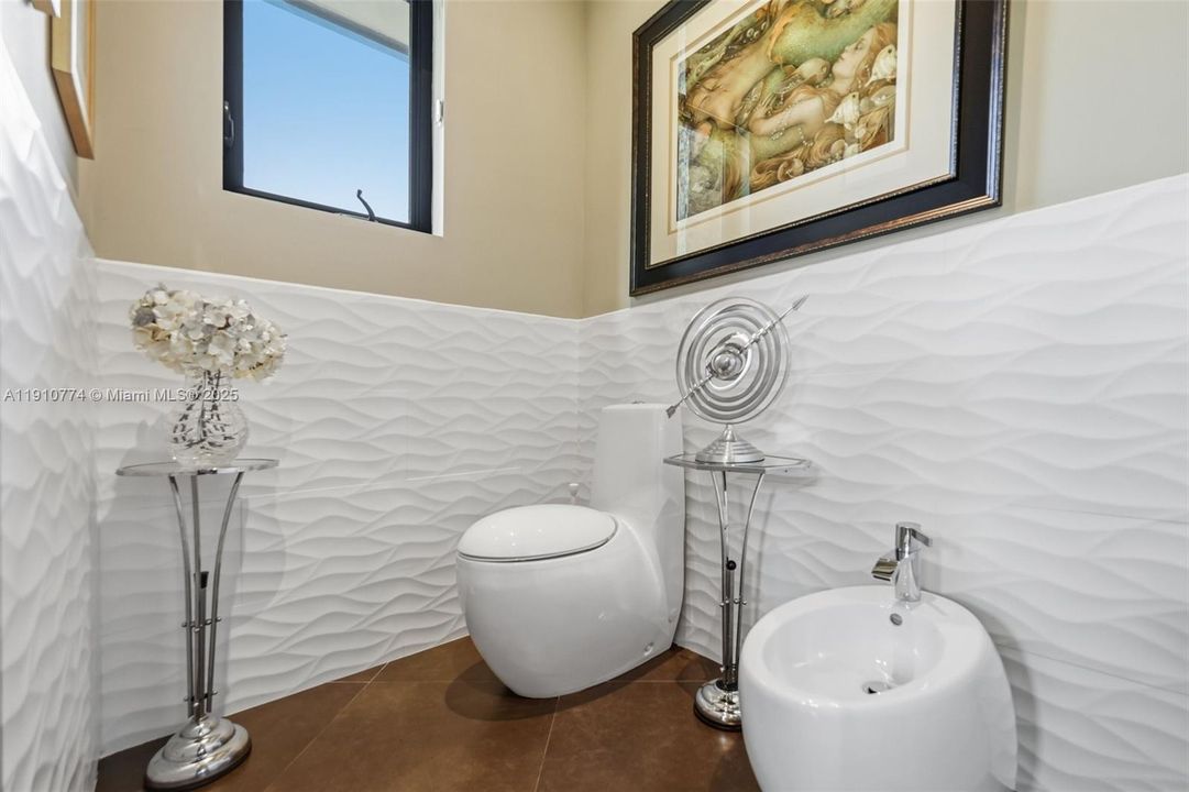 En Venta: $2,799,000 (4 camas, 4 baños, 4350 Pies cuadrados)