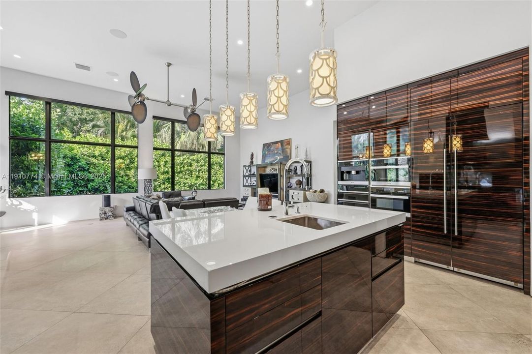 En Venta: $2,799,000 (4 camas, 4 baños, 4350 Pies cuadrados)