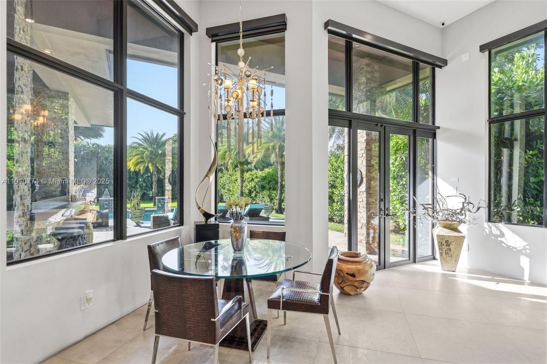 En Venta: $2,799,000 (4 camas, 4 baños, 4350 Pies cuadrados)