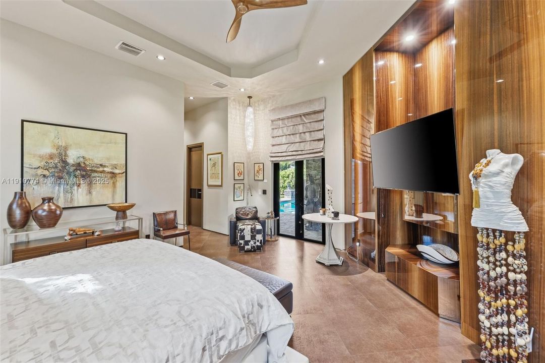 En Venta: $2,799,000 (4 camas, 4 baños, 4350 Pies cuadrados)