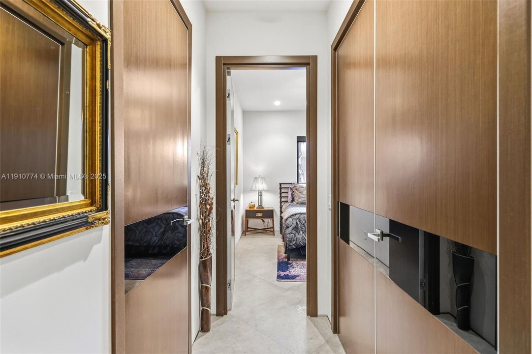 En Venta: $2,799,000 (4 camas, 4 baños, 4350 Pies cuadrados)