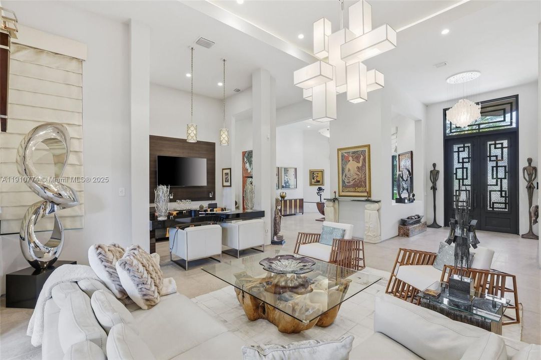 En Venta: $2,799,000 (4 camas, 4 baños, 4350 Pies cuadrados)