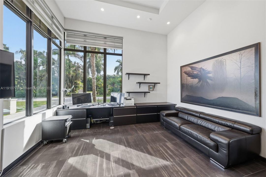 En Venta: $2,799,000 (4 camas, 4 baños, 4350 Pies cuadrados)