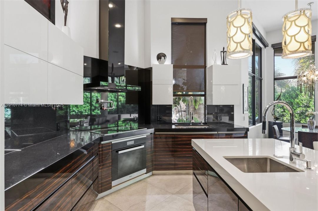 En Venta: $2,799,000 (4 camas, 4 baños, 4350 Pies cuadrados)