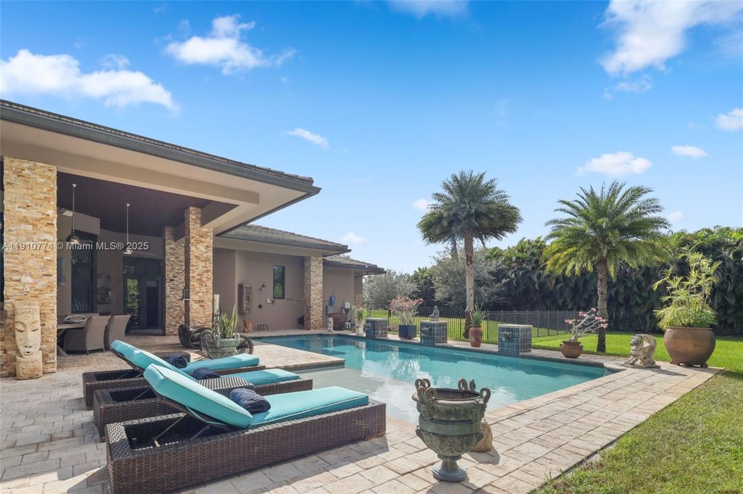 En Venta: $2,799,000 (4 camas, 4 baños, 4350 Pies cuadrados)