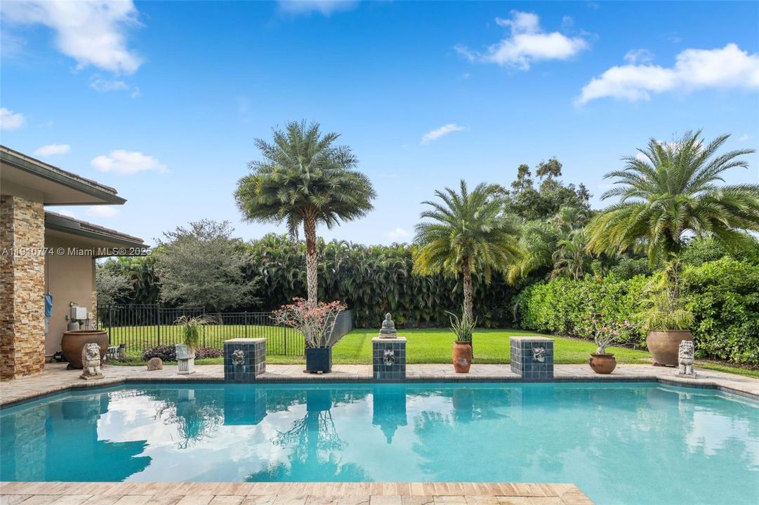 En Venta: $2,799,000 (4 camas, 4 baños, 4350 Pies cuadrados)