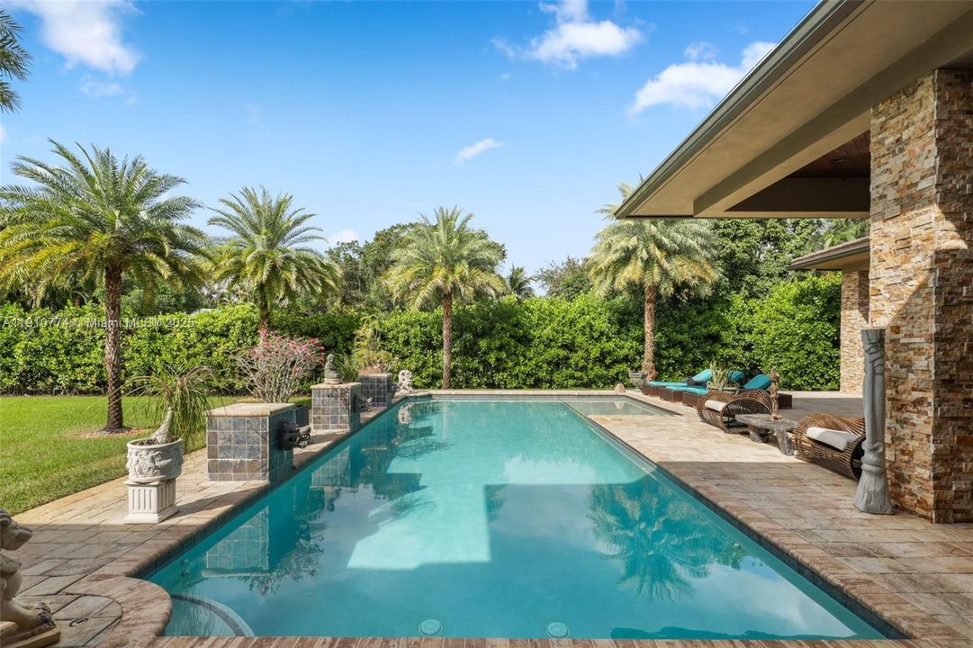 En Venta: $2,799,000 (4 camas, 4 baños, 4350 Pies cuadrados)