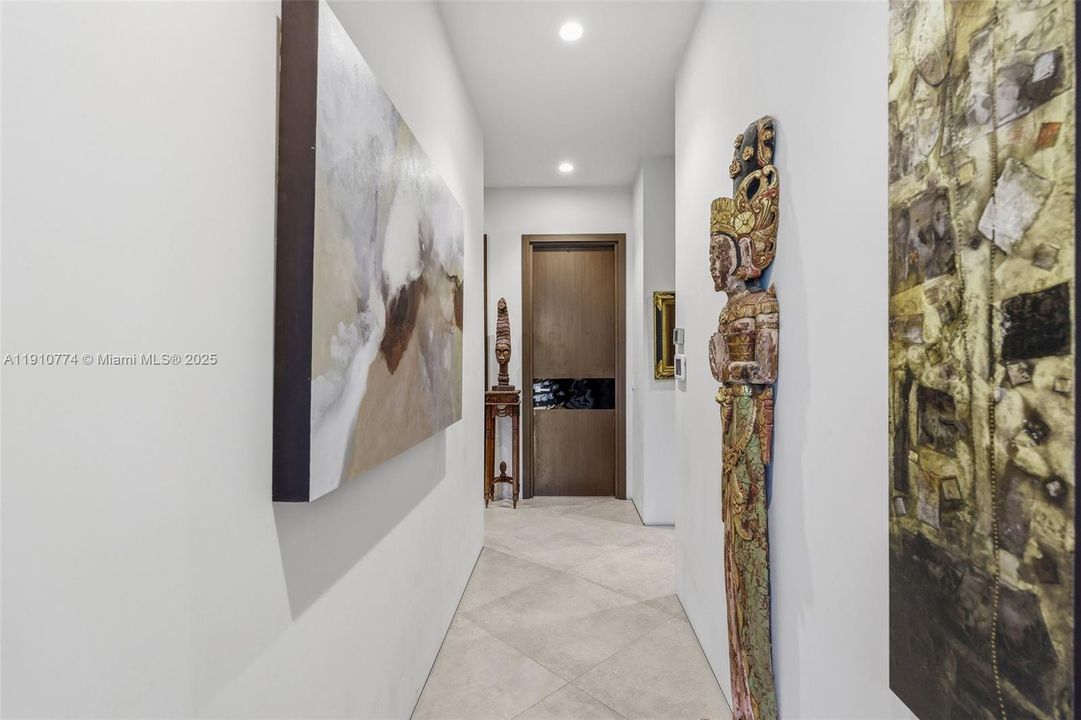 En Venta: $2,799,000 (4 camas, 4 baños, 4350 Pies cuadrados)