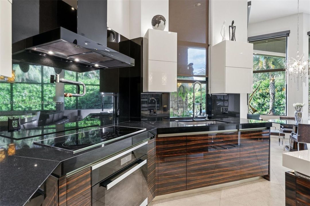 En Venta: $2,799,000 (4 camas, 4 baños, 4350 Pies cuadrados)