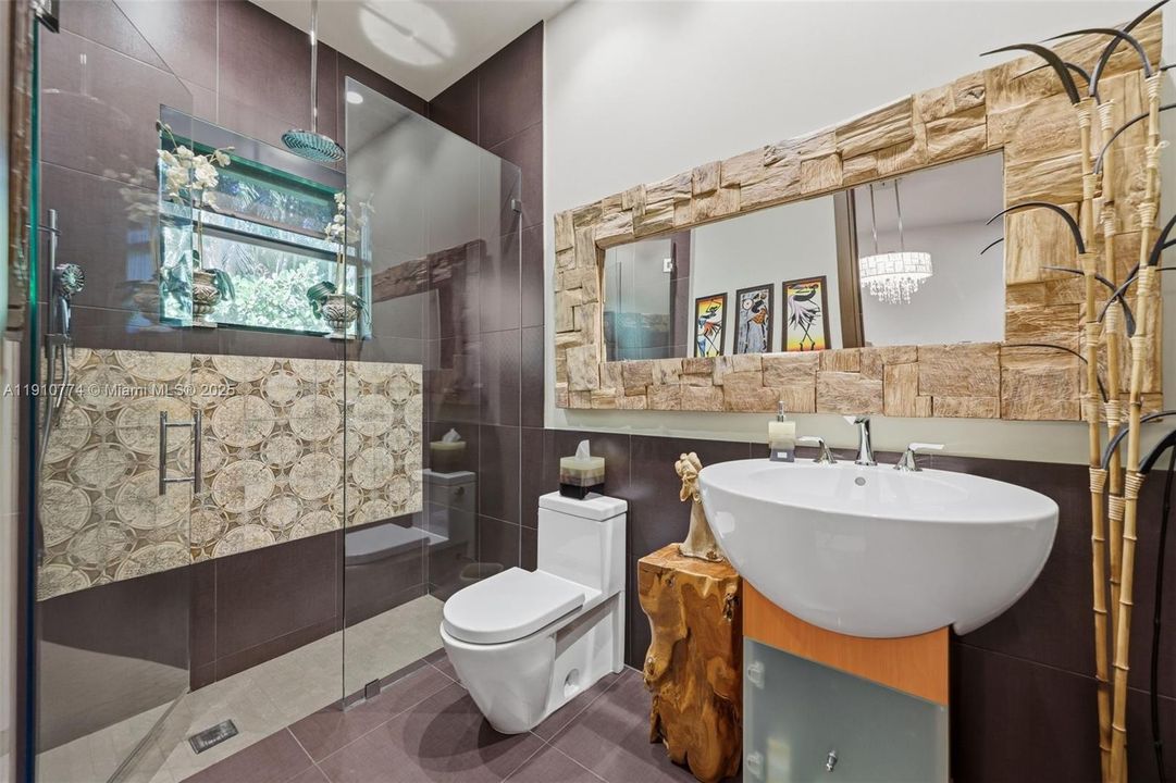 En Venta: $2,799,000 (4 camas, 4 baños, 4350 Pies cuadrados)