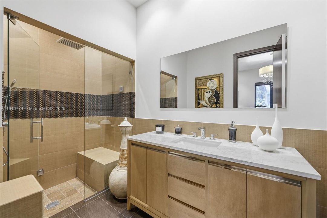 En Venta: $2,799,000 (4 camas, 4 baños, 4350 Pies cuadrados)