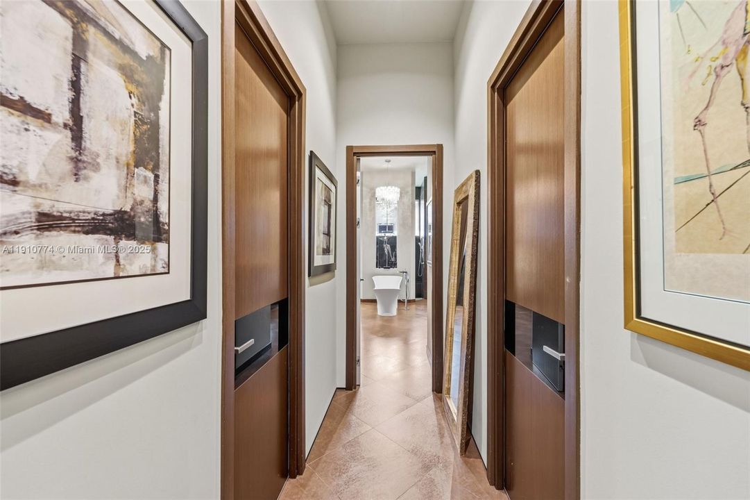 En Venta: $2,799,000 (4 camas, 4 baños, 4350 Pies cuadrados)