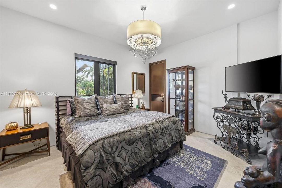 En Venta: $2,799,000 (4 camas, 4 baños, 4350 Pies cuadrados)