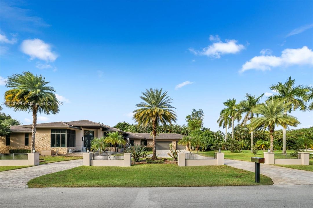 En Venta: $2,799,000 (4 camas, 4 baños, 4350 Pies cuadrados)