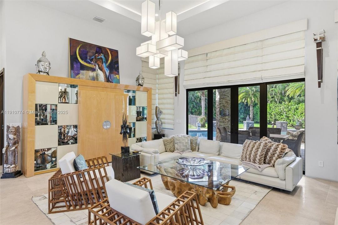 En Venta: $2,799,000 (4 camas, 4 baños, 4350 Pies cuadrados)