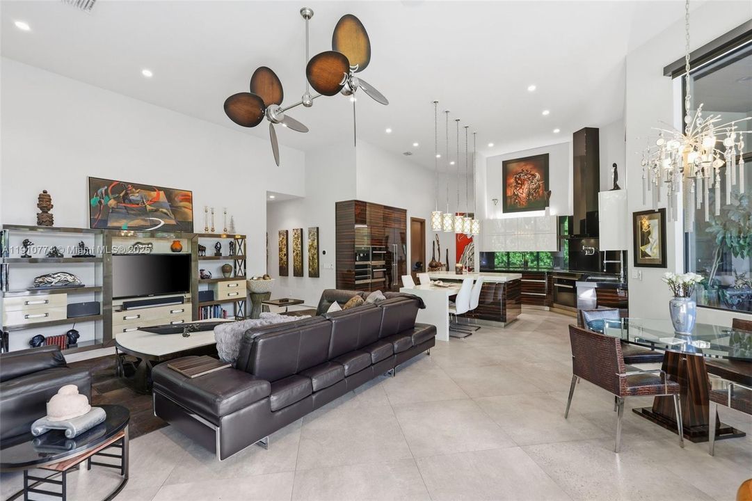 En Venta: $2,799,000 (4 camas, 4 baños, 4350 Pies cuadrados)