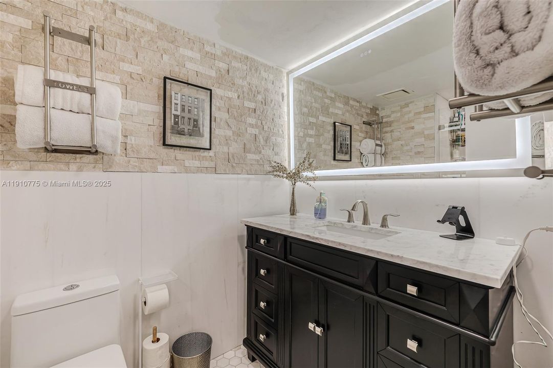 For Sale: $550,000 (2 beds, 2 baths, 1280 Square Feet)