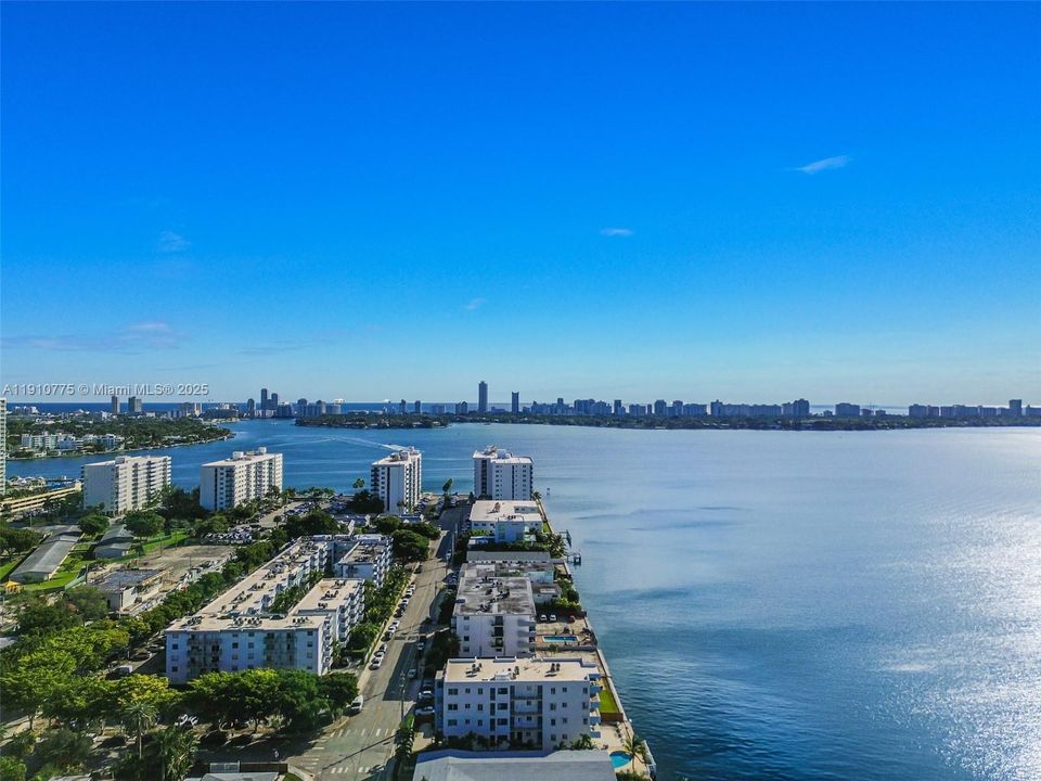 For Sale: $550,000 (2 beds, 2 baths, 1280 Square Feet)