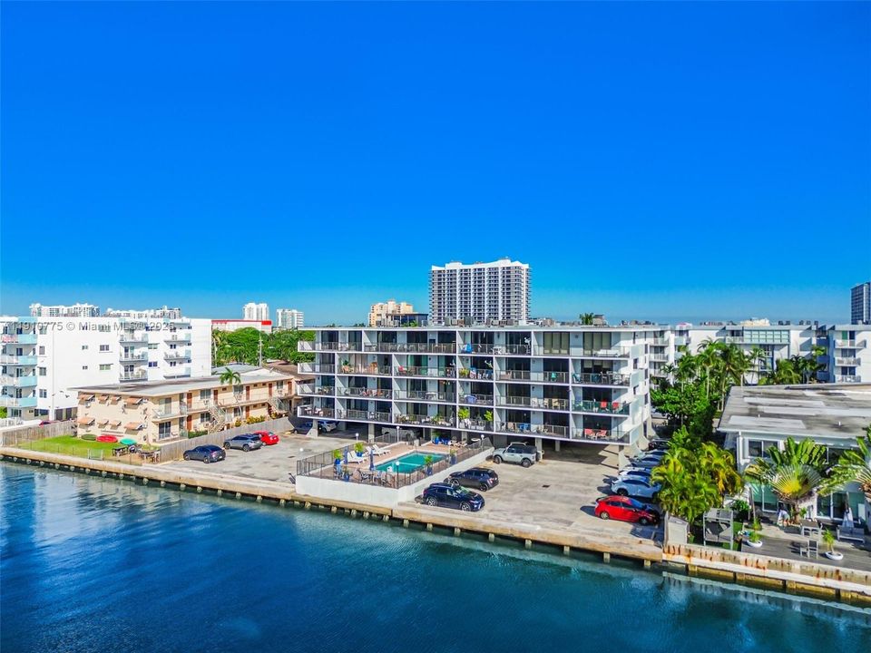 For Sale: $550,000 (2 beds, 2 baths, 1280 Square Feet)